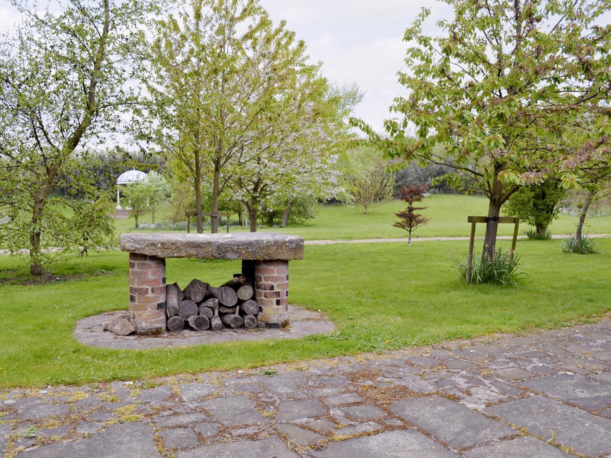 Walled Garden Lodge Ryehill Buitenkant foto